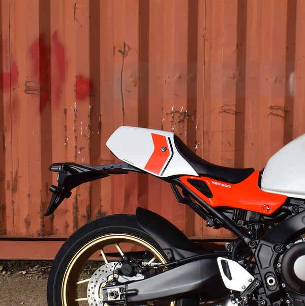 Yamaha XSR900 Legend Red seat cowl 2025 >  by Pyramid.