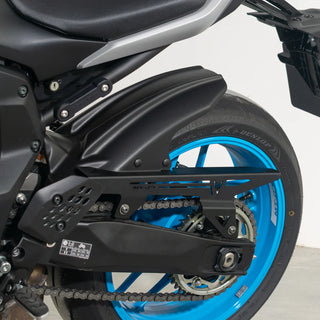 Yamaha MT-07   2025 > Matt Black Hugger & Chainguard by Pyramid Plastics