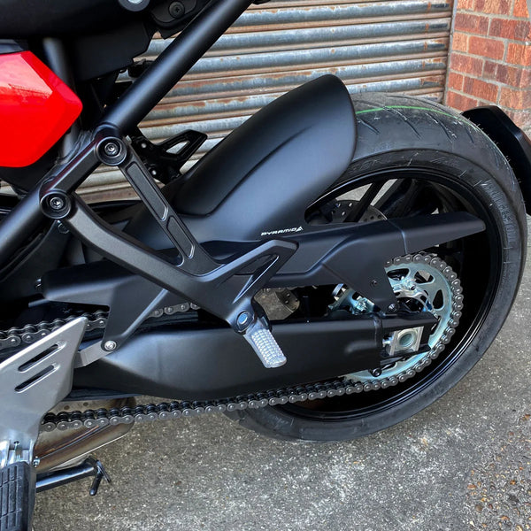 Yamaha XSR900  2022 > Matt Black Hugger by Pyramid Plastics