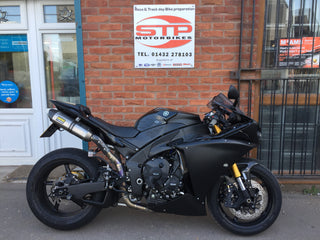 2009 Yamaha YZF-R1 "Big Bang" : Black low mileage