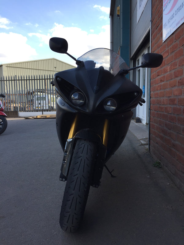 2009 Yamaha YZF-R1 "Big Bang" : Black low mileage