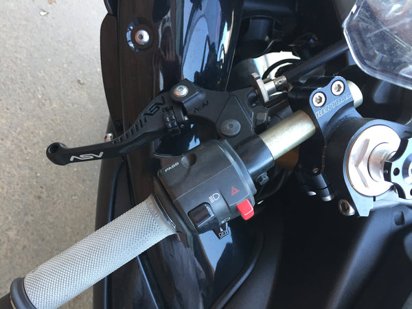 2009 Yamaha YZF-R1 "Big Bang" : Black low mileage