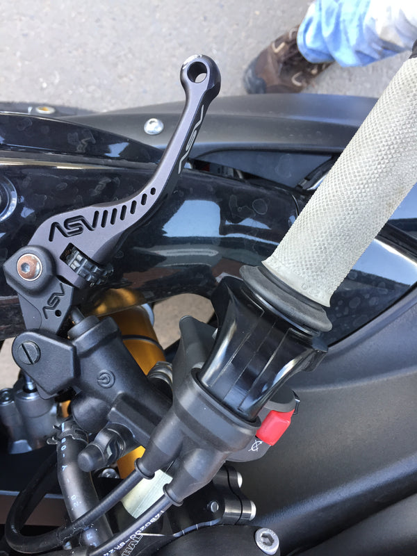 2009 Yamaha YZF-R1 "Big Bang" : Black low mileage
