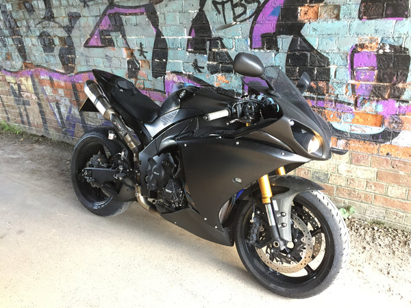 2009 Yamaha YZF-R1 "Big Bang" : Black low mileage