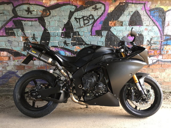 2009 Yamaha YZF-R1 "Big Bang" : Black low mileage