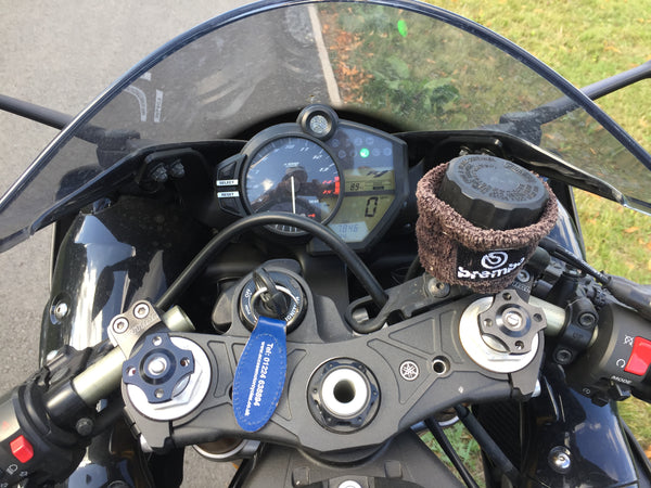 2009 Yamaha YZF-R1 "Big Bang" : Black low mileage