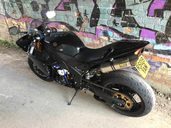 2009 Yamaha YZF-R1 "Big Bang" : Black low mileage
