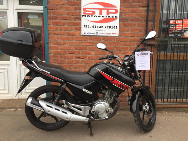 2012 Yamaha YBR125, Black with Topbox