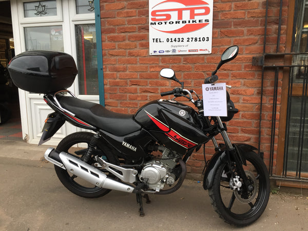 2012 Yamaha YBR125, Black with Topbox