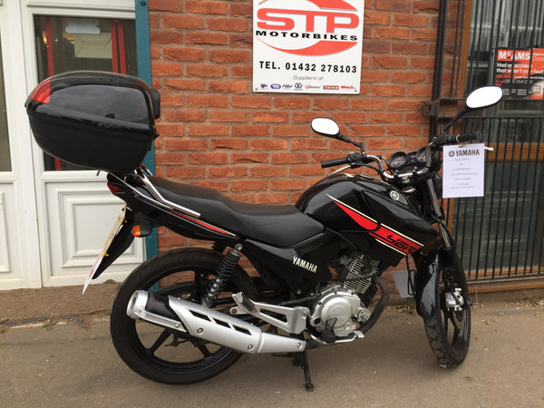 2012 Yamaha YBR125, Black with Topbox