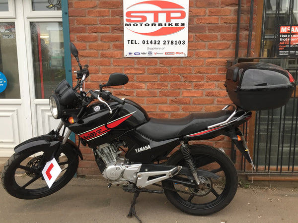 2012 Yamaha YBR125, Black with Topbox