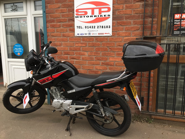 2012 Yamaha YBR125, Black with Topbox