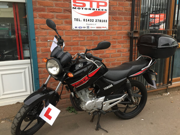 2012 Yamaha YBR125, Black with Topbox